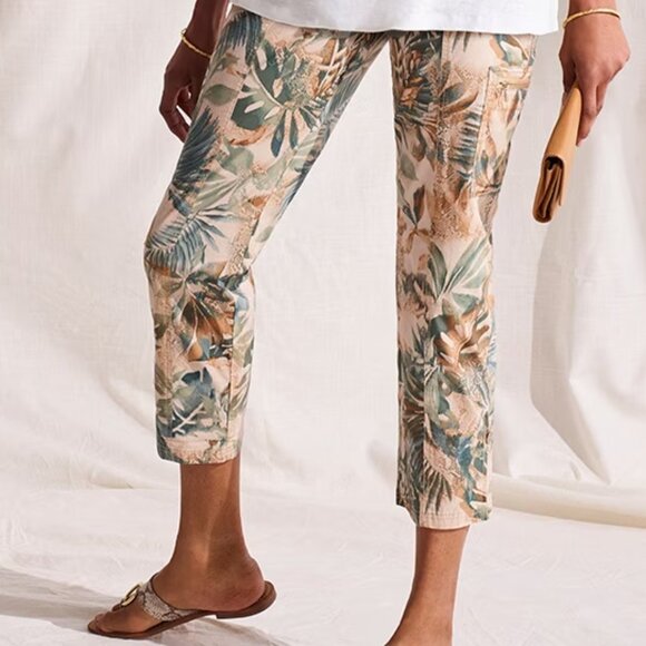 Chico’s Comfort Stretch Tropical Print Cargo Crop Pants Size 1.5 10 Tan Green - Picture 6 of 6